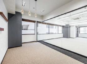 会議室付き！ トイレ男女別！の居抜き賃貸オフィス物件(約30坪) ｜居抜きオフィス物件検索サイト【vivit-ビビット】（サムネイル1）