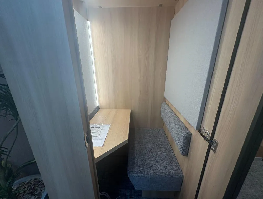 4名用会議室付き フルセットアップ物件の居抜き賃貸オフィス物件(約25坪) ｜居抜きオフィス物件検索サイト【vivit-ビビット】（4）