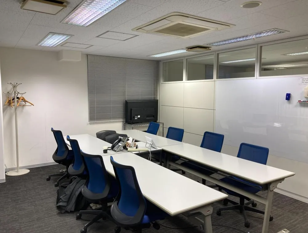 会議室2部屋の居抜き 受付からの導線◎の居抜き賃貸オフィス物件(約55坪) ｜居抜きオフィス物件検索サイト【vivit-ビビット】（1）