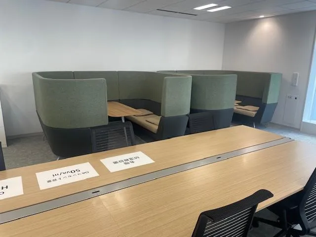 新築オフィス 会議室付きの居抜き賃貸オフィス物件(約100坪) ｜居抜きオフィス物件検索サイト【vivit-ビビット】（3）