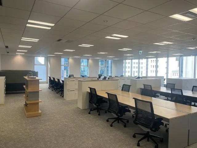 新築オフィス 会議室付きの居抜き賃貸オフィス物件(約100坪) ｜居抜きオフィス物件検索サイト【vivit-ビビット】（4）