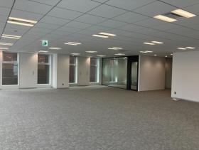 新築オフィス 会議室付きの居抜き賃貸オフィス物件(約100坪) ｜居抜きオフィス物件検索サイト【vivit-ビビット】（サムネイル3）