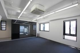 メゾネットタイプ！ 会議室造作済み！の居抜き賃貸オフィス物件(約45坪) ｜居抜きオフィス物件検索サイト【vivit-ビビット】（サムネイル1）