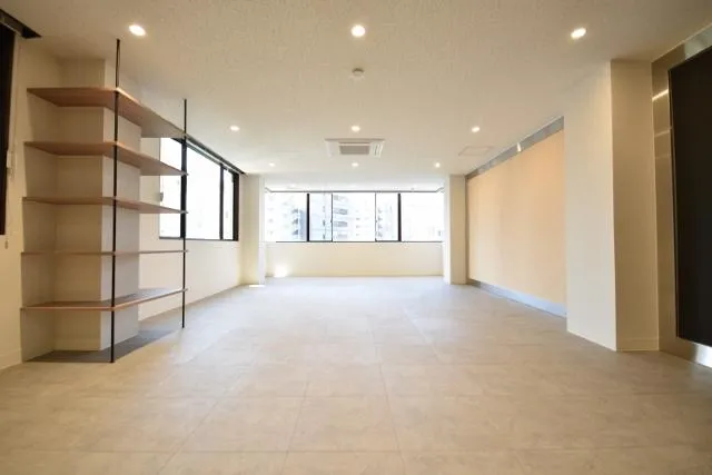 会議室付き！ 小規模オフィス！の居抜き賃貸オフィス物件(約25坪) ｜居抜きオフィス物件検索サイト【vivit-ビビット】（1）
