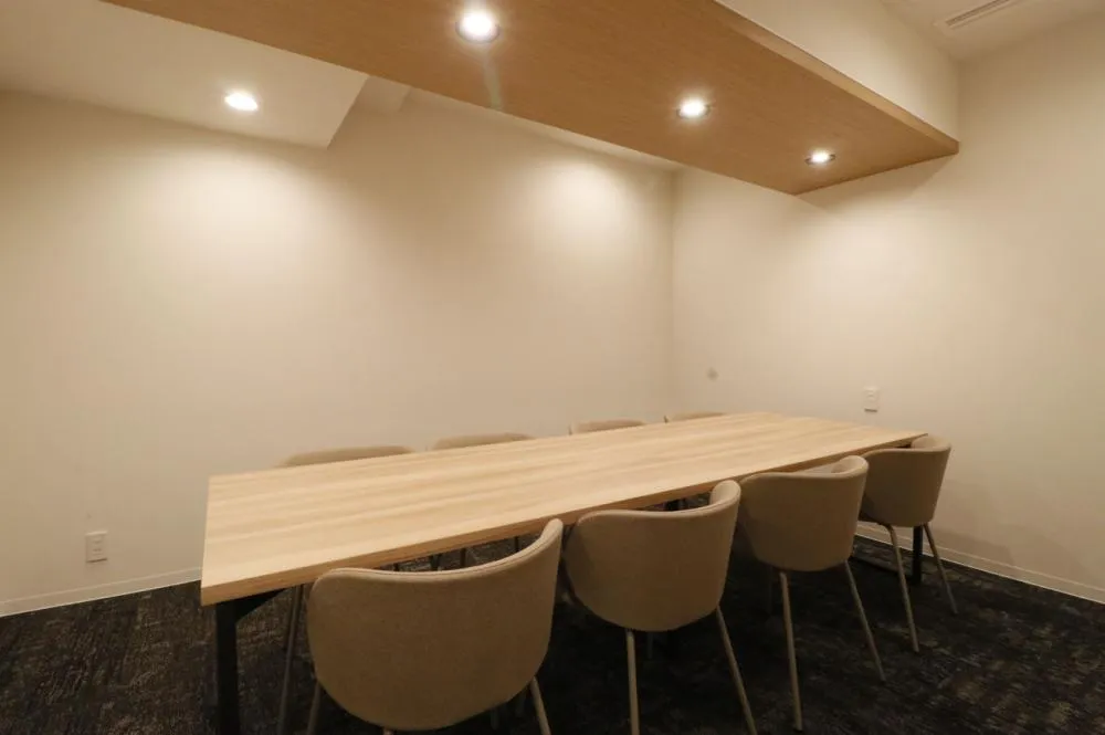 個別ブース付き！ 会議室付セットアップオフィス！の居抜き賃貸オフィス物件(約50坪) ｜居抜きオフィス物件検索サイト【vivit-ビビット】（1）