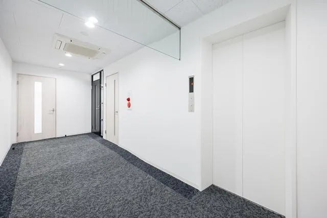 会議室1部屋造作済み 最寄り駅から徒歩1分と駅近物件の居抜き賃貸オフィス物件(約40坪) ｜居抜きオフィス物件検索サイト【vivit-ビビット】（3）