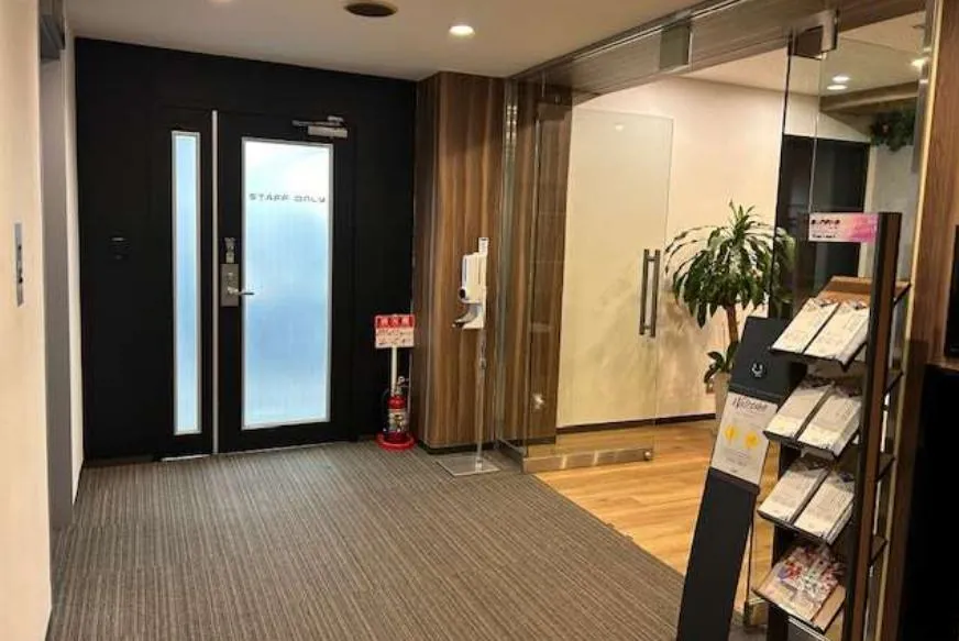 駅徒歩1分！ 100坪越え居抜きオフィス！！の居抜き賃貸オフィス物件(約160坪) ｜居抜きオフィス物件検索サイト【vivit-ビビット】（1）