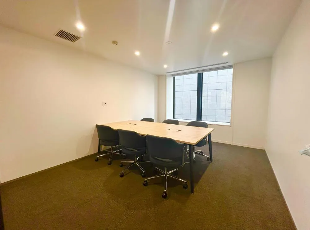 希少な大型セットアップオフィス 会議室3室付き！の居抜き賃貸オフィス物件(約115坪) ｜居抜きオフィス物件検索サイト【vivit-ビビット】（9）