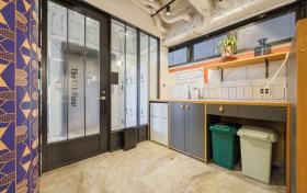 カフェ風のお洒落な内装 小規模セットアップオフィス！の居抜き賃貸オフィス物件(約25坪) ｜居抜きオフィス物件検索サイト【vivit-ビビット】（サムネイル5）