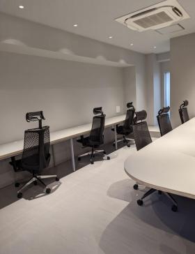 会議室造作済み！ デザイナーズ物件！の居抜き賃貸オフィス物件(約20坪) ｜居抜きオフィス物件検索サイト【vivit-ビビット】（サムネイル3）