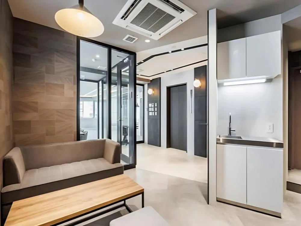6名用会議室造作済み 駅近のセットアップ物件の居抜き賃貸オフィス物件(約40坪) ｜居抜きオフィス物件検索サイト【vivit-ビビット】（1）