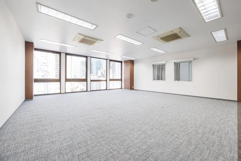 六本木駅徒歩2分！ 6名用会議室造作済！の居抜き賃貸オフィス物件(約35坪) ｜居抜きオフィス物件検索サイト【vivit-ビビット】（4）