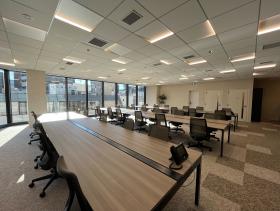 ハイグレードオフィス！ 会議室造作済み！の居抜き賃貸オフィス物件(約85坪) ｜居抜きオフィス物件検索サイト【vivit-ビビット】（サムネイル1）