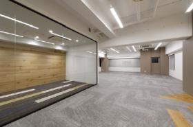 会議室付き！ ハーフセットアップオフィスの居抜き賃貸オフィス物件(約45坪) ｜居抜きオフィス物件検索サイト【vivit-ビビット】（サムネイル1）