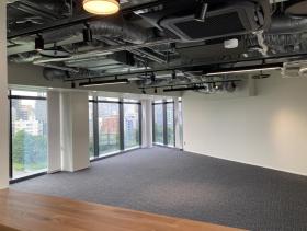 会議室2室あり◎ 築浅物件の居抜き賃貸オフィス物件(約45坪) ｜居抜きオフィス物件検索サイト【vivit-ビビット】（サムネイル1）