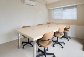 会議室1部屋 テレブース付きの居抜き賃貸オフィス物件(約25坪) ｜居抜きオフィス物件検索サイト【vivit-ビビット】（サムネイル4）