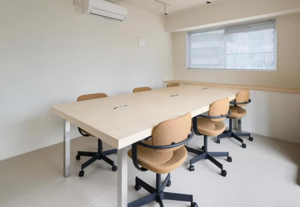 会議室付き 全ての家具付き 東京都千代田区神田鍛冶町 約20坪（約66㎡）