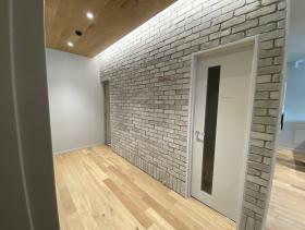 天井スケルトン 開放的な空間の居抜き賃貸オフィス物件(約35坪) ｜居抜きオフィス物件検索サイト【vivit-ビビット】（サムネイル3）