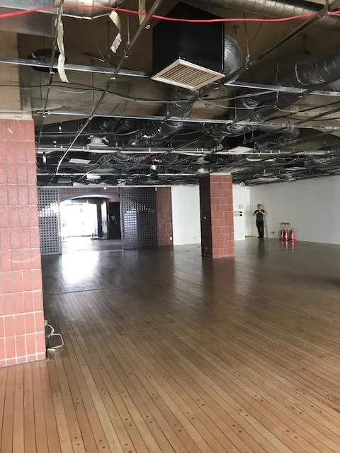 東京都港区南青山の居抜き賃貸オフィス物件(約105坪) ｜居抜きオフィス物件検索サイト【vivit-ビビット】（1）