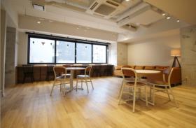 会議室付き！ ウッド調！の居抜き賃貸オフィス物件(約30坪) ｜居抜きオフィス物件検索サイト【vivit-ビビット】（サムネイル4）