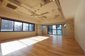 会議室付き！ ウッド調！の居抜き賃貸オフィス物件(約30坪) ｜居抜きオフィス物件検索サイト【vivit-ビビット】（サムネイル6）