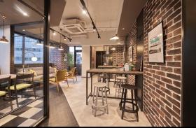 駅近 スタイリッシュの居抜き賃貸オフィス物件(約30坪) ｜居抜きオフィス物件検索サイト【vivit-ビビット】（サムネイル1）