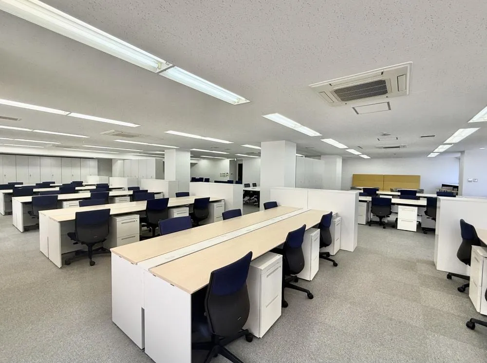 設置家具の買い取り可能 会議室3部屋想定の居抜き賃貸オフィス物件(約110坪) ｜居抜きオフィス物件検索サイト【vivit-ビビット】（4）