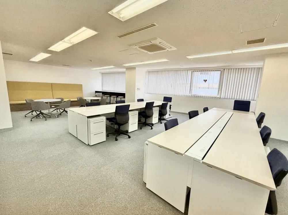 設置家具の買い取り可能 会議室3部屋想定の居抜き賃貸オフィス物件(約110坪) ｜居抜きオフィス物件検索サイト【vivit-ビビット】（8）