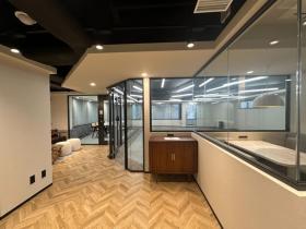 駅から徒歩1分！ 家具付きセットアップオフィス！の居抜き賃貸オフィス物件(約40坪) ｜居抜きオフィス物件検索サイト【vivit-ビビット】（サムネイル1）