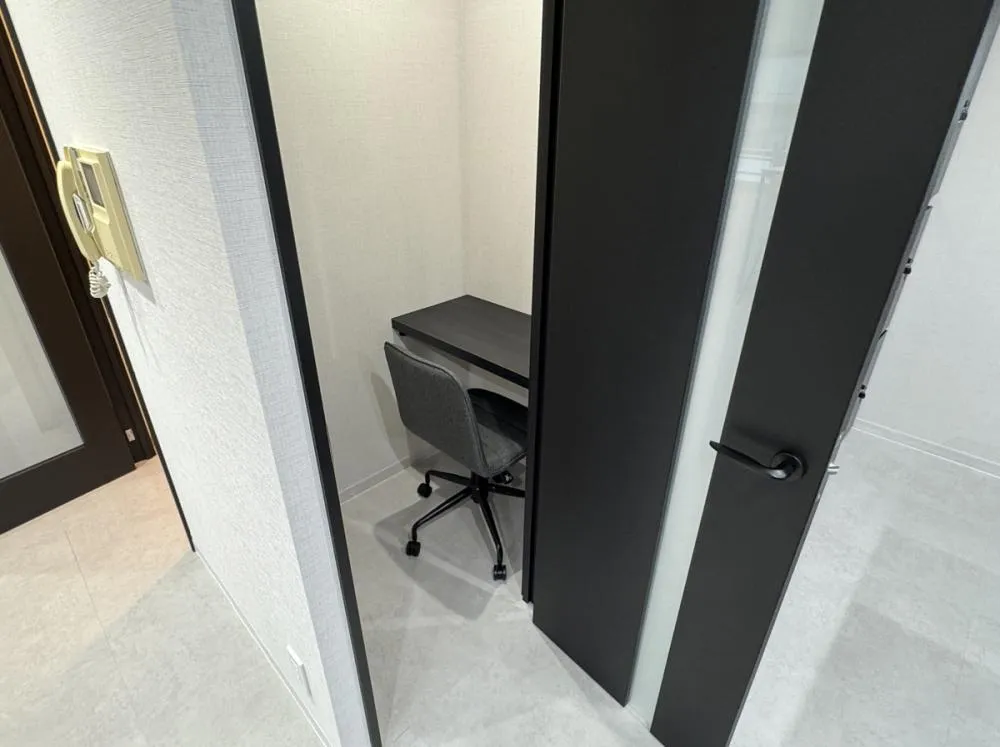 什器付き（テレブースあり） リノベーション済みの居抜き賃貸オフィス物件(約15坪) ｜居抜きオフィス物件検索サイト【vivit-ビビット】（8）