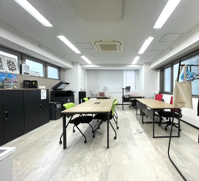 シンプルなデザイン 会議室付き！の居抜き賃貸オフィス物件(約20坪) ｜居抜きオフィス物件検索サイト【vivit-ビビット】（6）