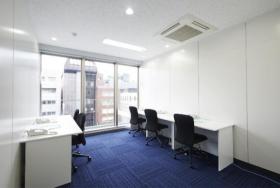 六本木駅徒歩30秒の好立地 共用部に会議室4部屋設置！の居抜き賃貸オフィス物件(2.1坪) ｜居抜きオフィス物件検索サイト【vivit-ビビット】（サムネイル4）