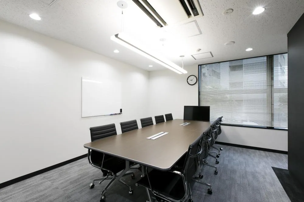 初期費用が安く、お得！ 会議室などの共用部が充実 東京都港区北青山 約10坪（約33㎡）