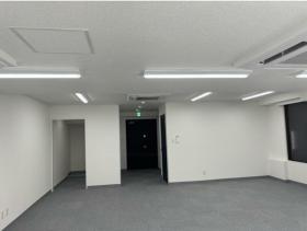 会議室造作済み！ シンプルで使いやすいの居抜き賃貸オフィス物件(約30坪) ｜居抜きオフィス物件検索サイト【vivit-ビビット】（サムネイル4）