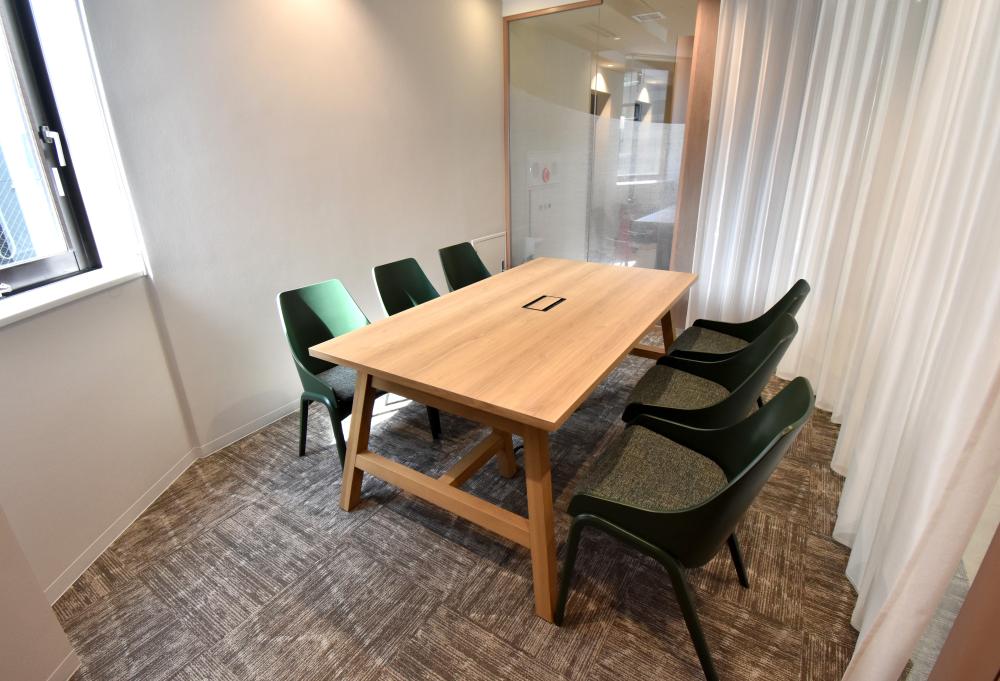 会議室3室＋テレカンブース2室 神宮前60名利用のセットアップの居抜き賃貸オフィス物件(約95坪) ｜居抜きオフィス物件検索サイト【vivit-ビビット】（3）