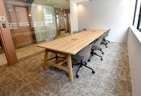 会議室3室＋テレカンブース2室 神宮前60名利用のセットアップの居抜き賃貸オフィス物件(約95坪) ｜居抜きオフィス物件検索サイト【vivit-ビビット】（サムネイル5）