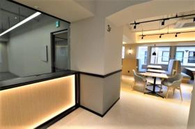おしゃれな内装 広いラウンジの居抜き賃貸オフィス物件(約60坪) ｜居抜きオフィス物件検索サイト【vivit-ビビット】（サムネイル3）