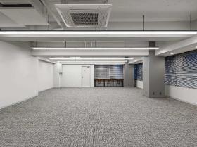 おしゃれな内装 広いラウンジの居抜き賃貸オフィス物件(約60坪) ｜居抜きオフィス物件検索サイト【vivit-ビビット】（サムネイル5）