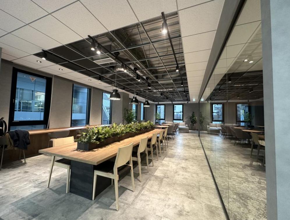 物件番号：F-08435 東京都新宿区西新宿 約105坪