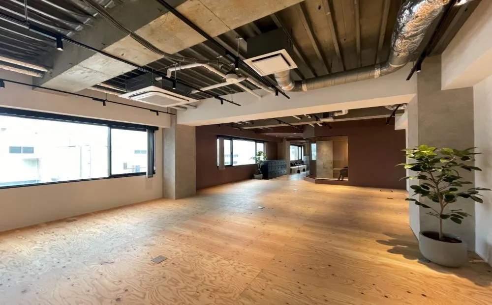 会議室テレカン2つ付き ハーフセットアップオフィス 東京都千代田区内神田 約40坪（約132㎡）