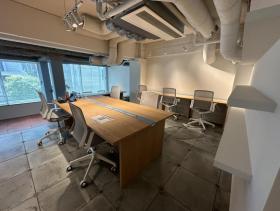 テレカンブース・会議室2部屋！ フルセットアップオフィス！！！の居抜き賃貸オフィス物件(約40坪) ｜居抜きオフィス物件検索サイト【vivit-ビビット】（サムネイル1）