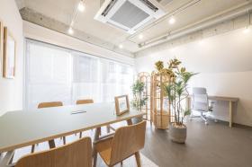 神田エリア　セットアップ 共用スペースに会議室ありの居抜き賃貸オフィス物件(約10坪) ｜居抜きオフィス物件検索サイト【vivit-ビビット】（サムネイル1）