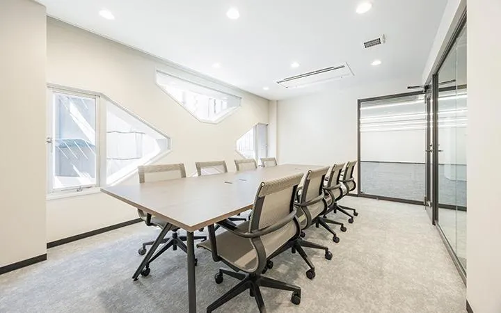 会議室3室 32席のセットアップ 東京都渋谷区代々木 約65坪（約214㎡）