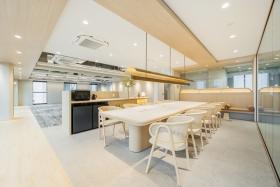 駅近ハーフセットアップ 会議室3部屋あり！！の居抜き賃貸オフィス物件(約80坪) ｜居抜きオフィス物件検索サイト【vivit-ビビット】（サムネイル1）