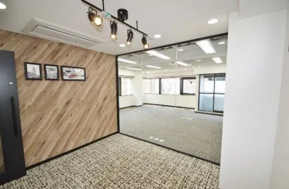 駅近 内装付き 会議室1部屋の居抜き賃貸オフィス物件(約20坪) ｜居抜きオフィス物件検索サイト【vivit-ビビット】（4）