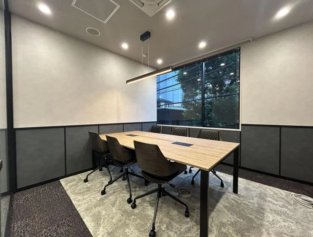 会議室2部屋設置済み お洒落なセットアップオフィスの居抜き賃貸オフィス物件(約45坪) ｜居抜きオフィス物件検索サイト【vivit-ビビット】（5）
