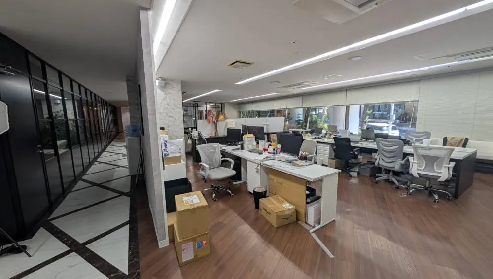 大型居抜きオフィス カフェスペース充実の居抜き賃貸オフィス物件(約115坪) ｜居抜きオフィス物件検索サイト【vivit-ビビット】（6）
