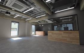 小規模セットアップオフィス 希少性抜群の居抜き賃貸オフィス物件(約20坪) ｜居抜きオフィス物件検索サイト【vivit-ビビット】（サムネイル3）