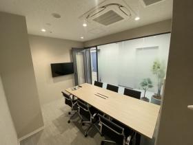秋葉原エリア 内装付き 6名用会議室の居抜き賃貸オフィス物件(約30坪) ｜居抜きオフィス物件検索サイト【vivit-ビビット】（サムネイル1）