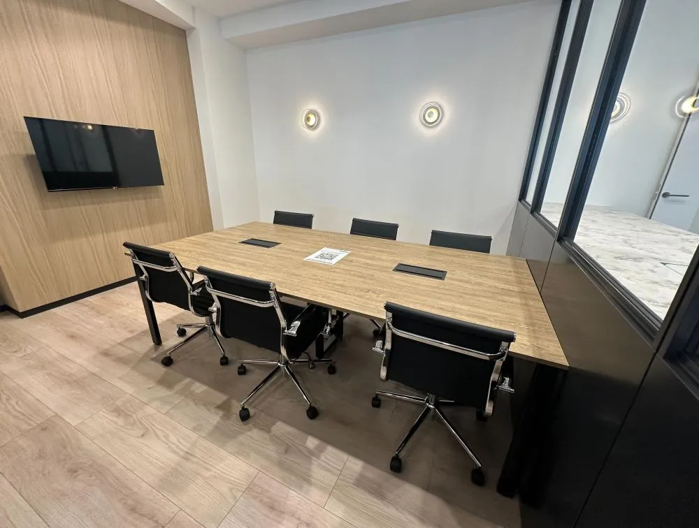 落ち着きと機能性を兼ね備えた空 初期費用を抑えた移転の居抜き賃貸オフィス物件(約35坪) ｜居抜きオフィス物件検索サイト【vivit-ビビット】（3）